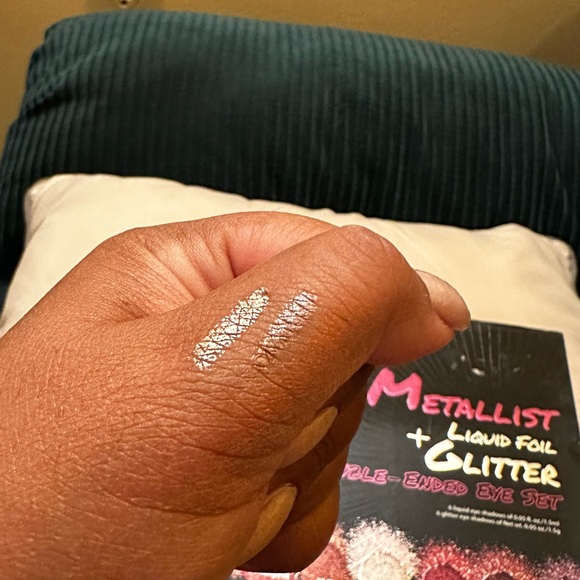 Touch In SOL double ended liquid eyeshadow - Picture 5 of 6